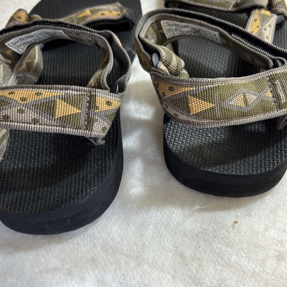 Teva Sandals Men’s Water Resistant Hiking Camping Sz 8 main image 9